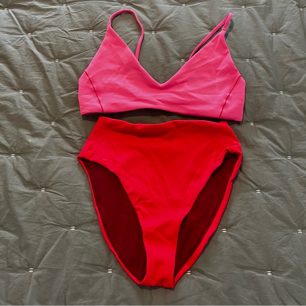 Left on Friday Bundle: Sunday Top in Zinc and Hi Hi Bottom in Rescue